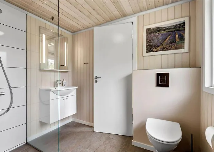 Bv212-blavand-sonder-vasevej-27 بيت للعطل *